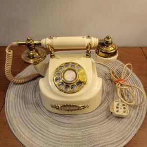 ☎️EUC~Vintage Cream and Gold Rotary Telephone